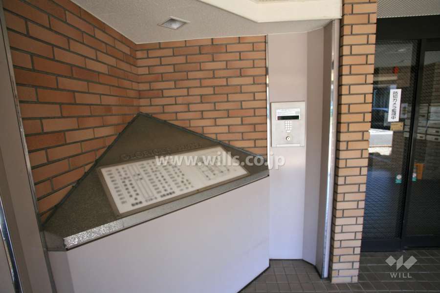 エントランスはオートロック付きです。