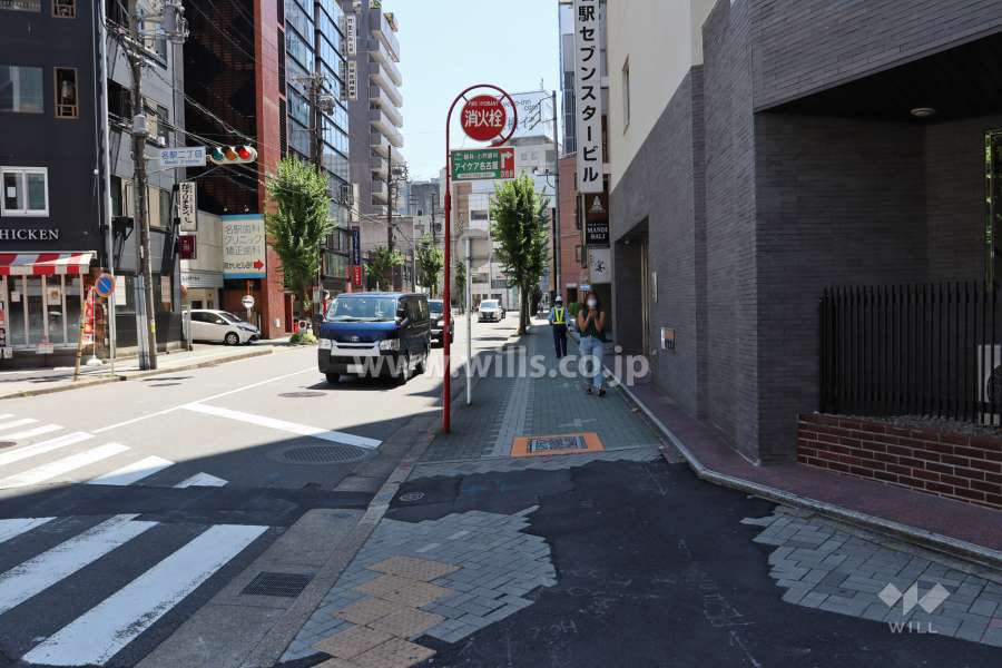敷地北側の前面道路