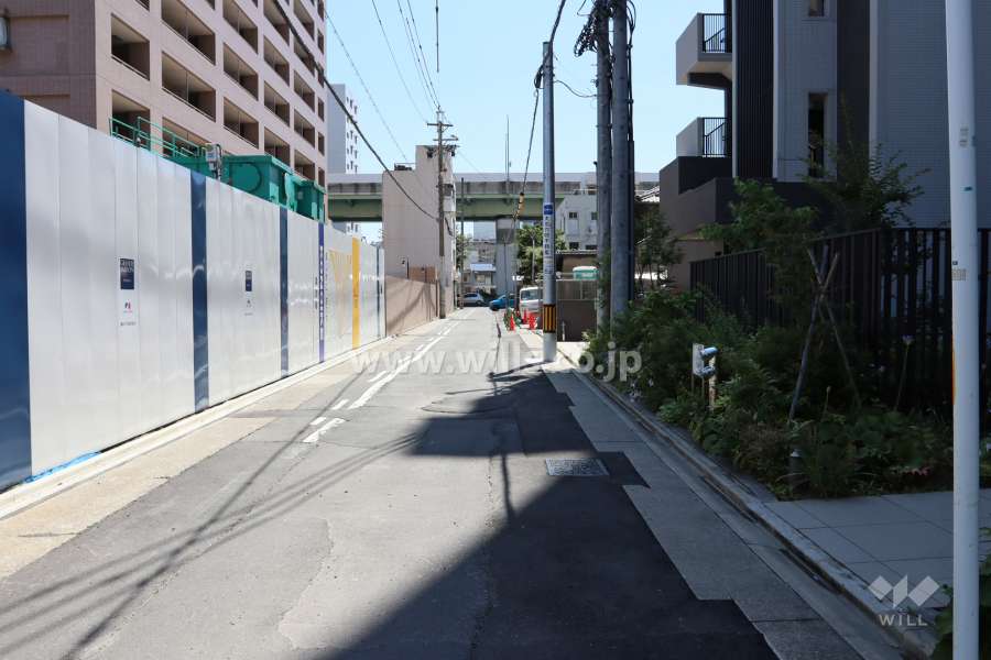 敷地北側の前面道路
