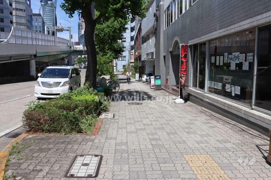 敷地南側の前面道路