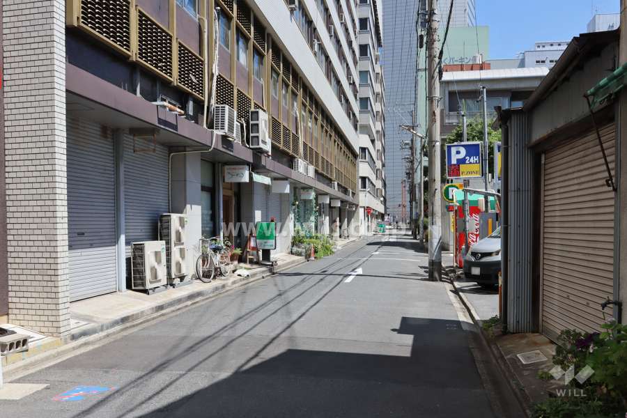 敷地東側の前面道路