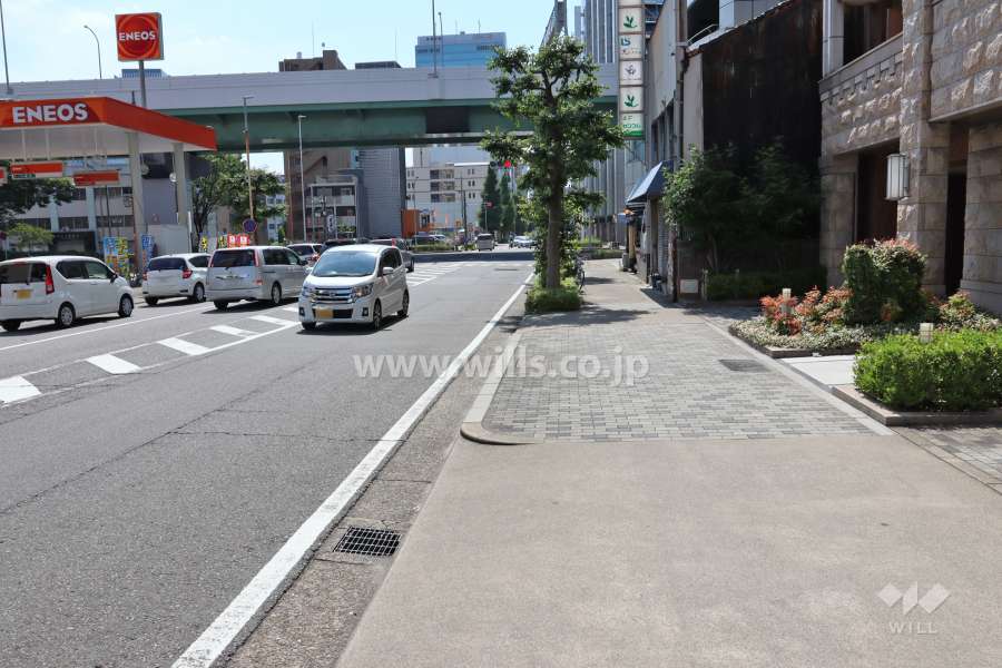 敷地南側の前面道路