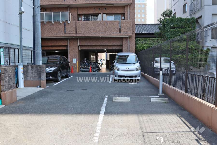敷地内駐車場（屋外平面式）・駐輪場