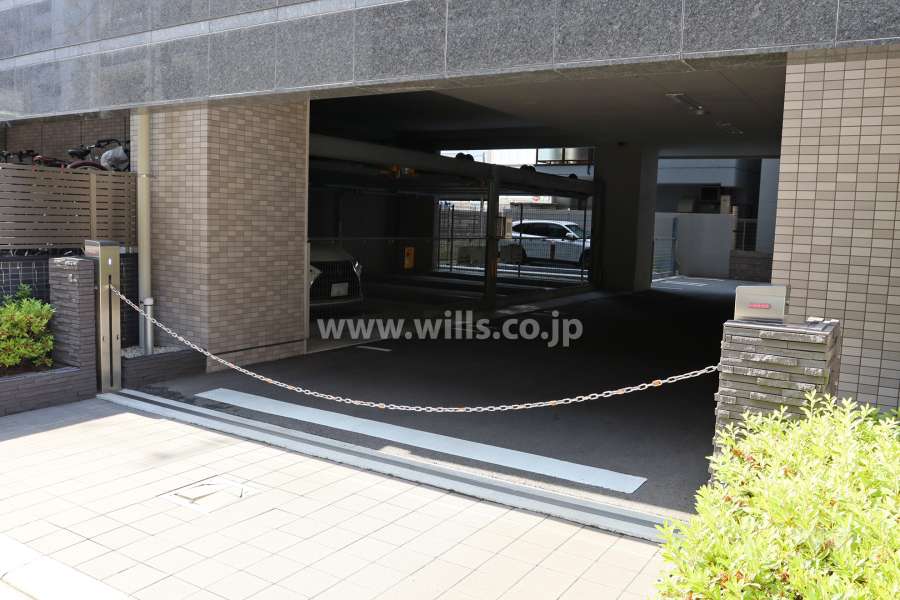 駐車場出入り口（ロボットゲート式）・敷地内駐車場（屋内機械式）