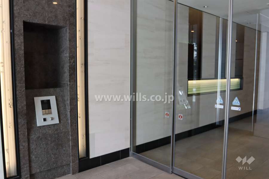 エントランスはオートロック付きです。