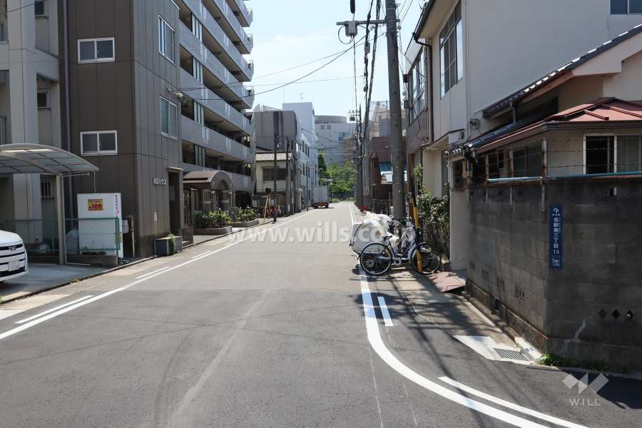 敷地北側の前面道路