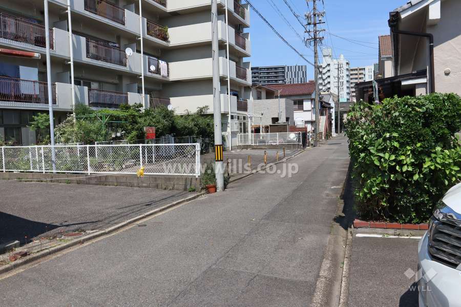 敷地南側の前面道路