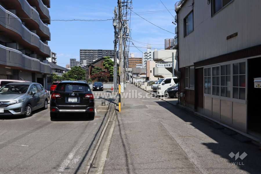 敷地北側の前面道路