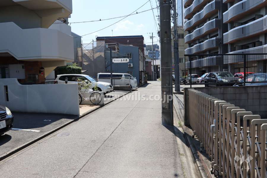 敷地北側の前面道路