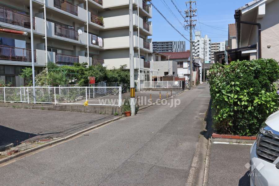 敷地南側の前面道路