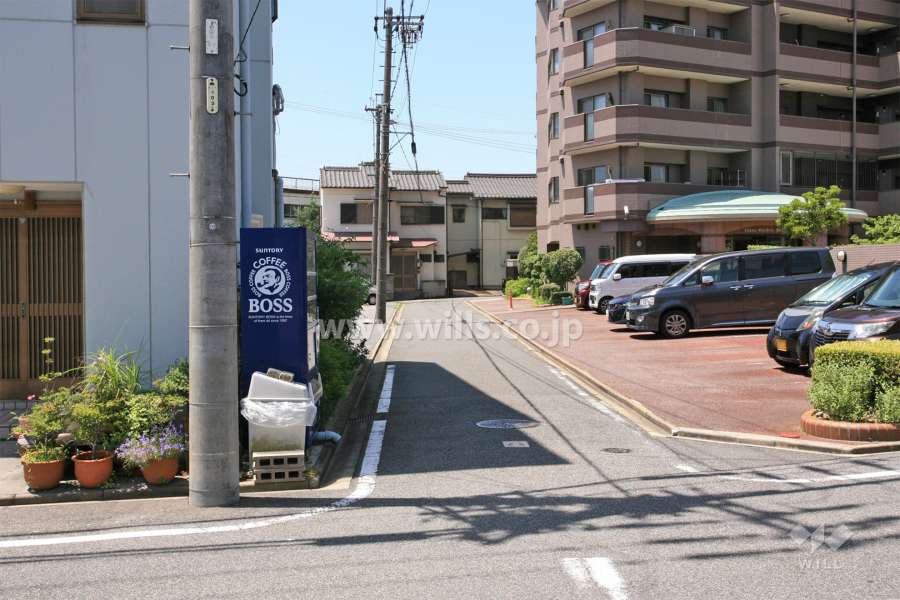 敷地東側の前面道路