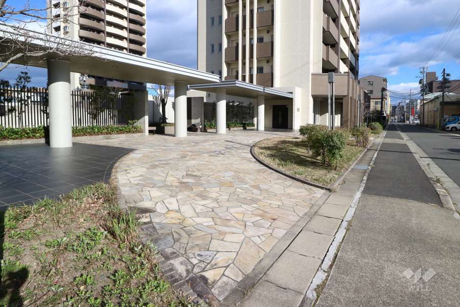 車寄せが付いたエントランス