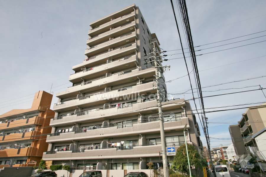 サンマンションアトレ植田の外観（南側から）