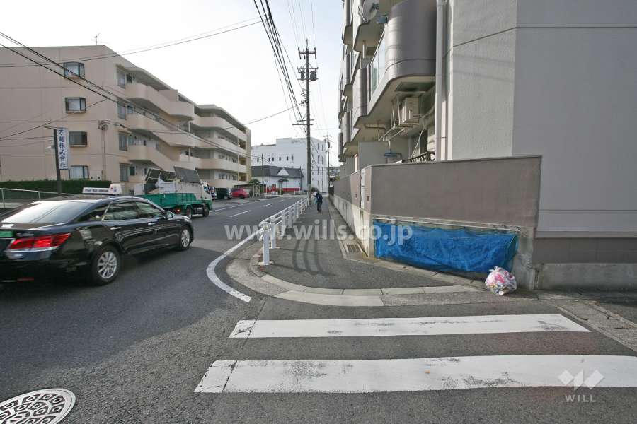 敷地南側の前面道路