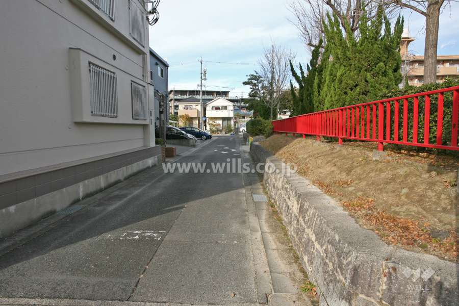 敷地東側の前面道路