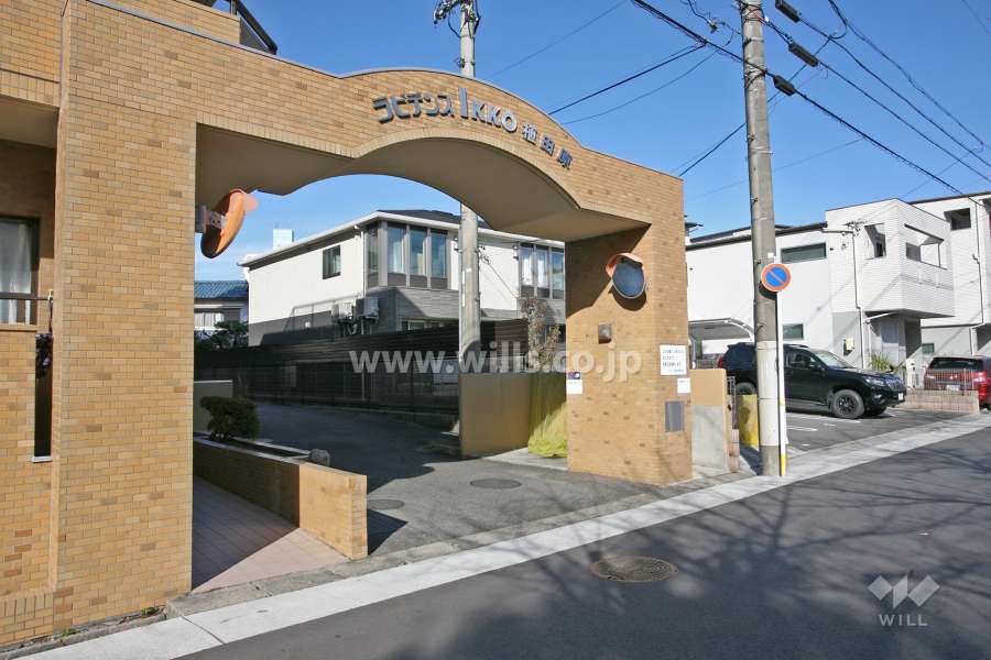 敷地入り口