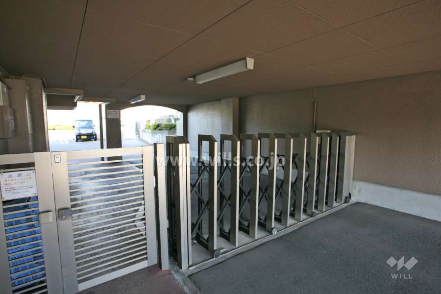 駐車場出入り口
