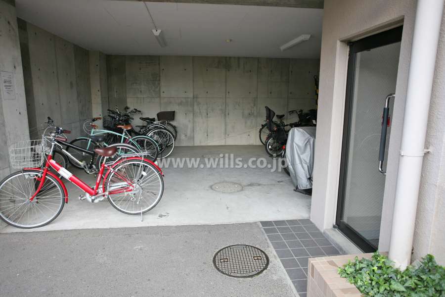 屋内に設けられた駐輪場
