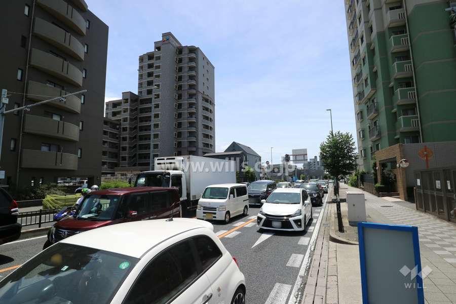 敷地東側の前面道路