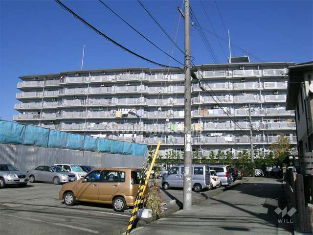 敷地の南側には住宅地が広がっています。