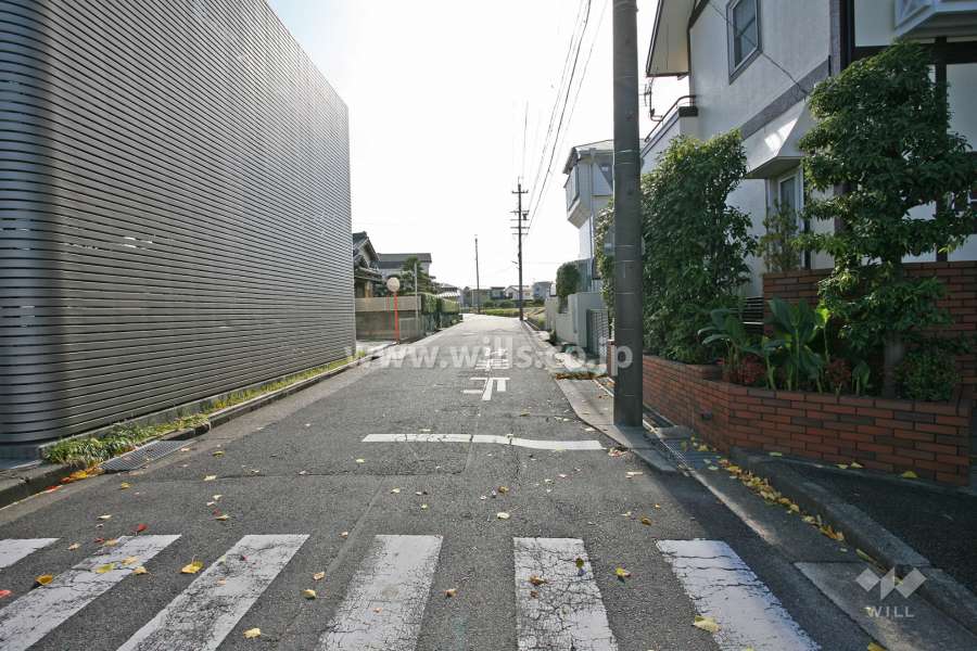 カールス相生山緑地西側道路