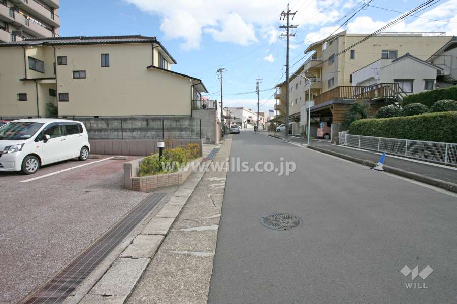 敷地南側の前面道路