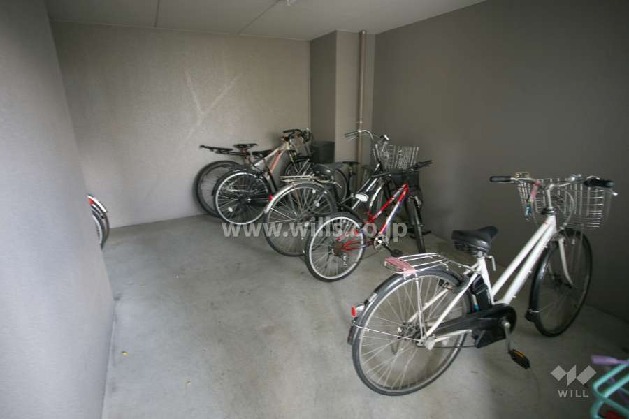 屋内に設けられた駐輪場