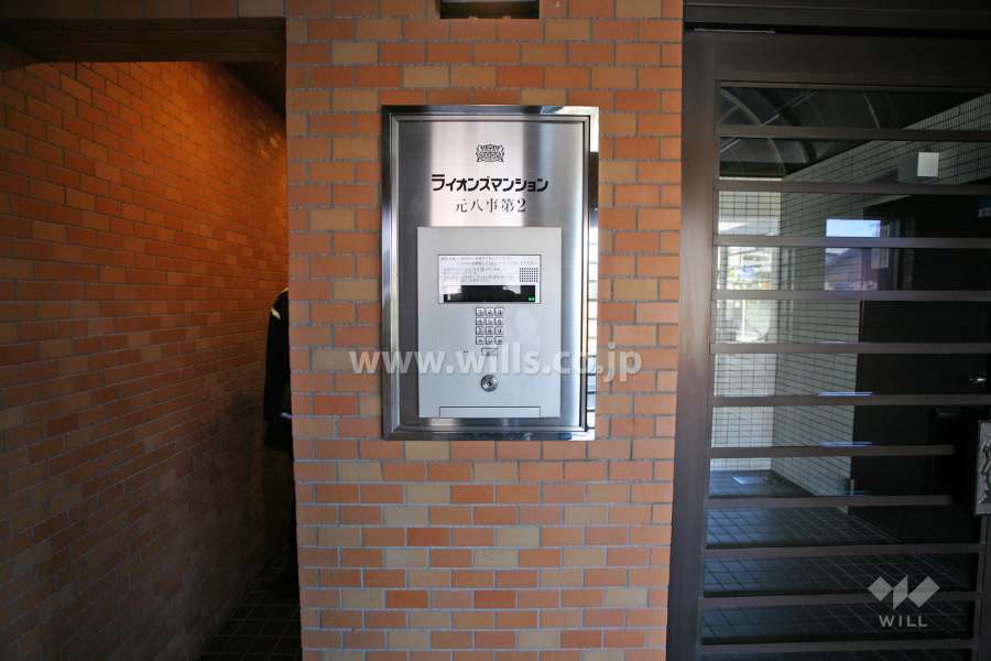 エントランスはオートロック付きです。