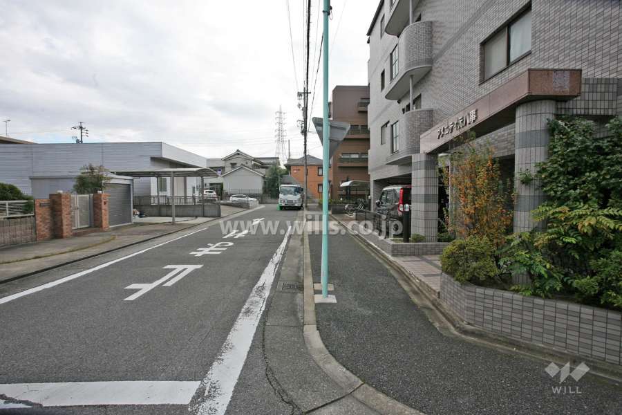 敷地北側の前面道路