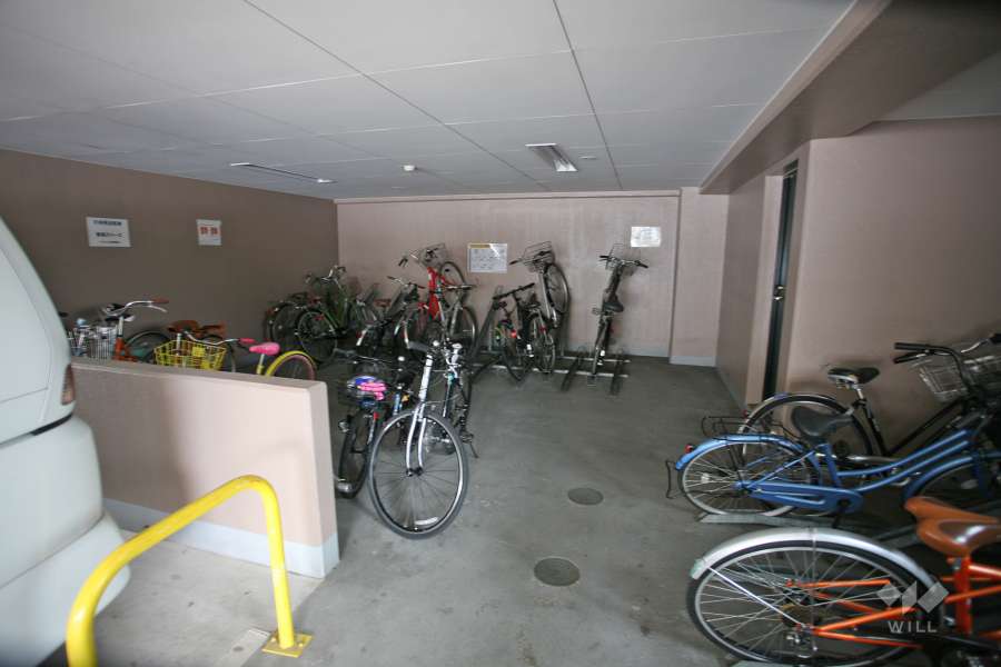屋内に設けられた駐輪場