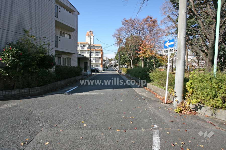 敷地北側の前面道路