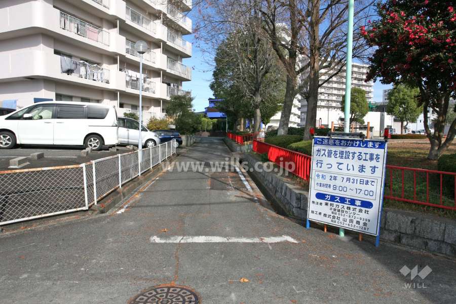 敷地東側の前面道路