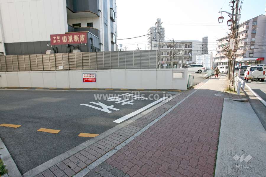 駐車場出入り口