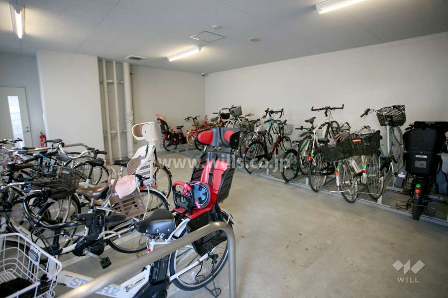 屋内に設けられた駐輪場