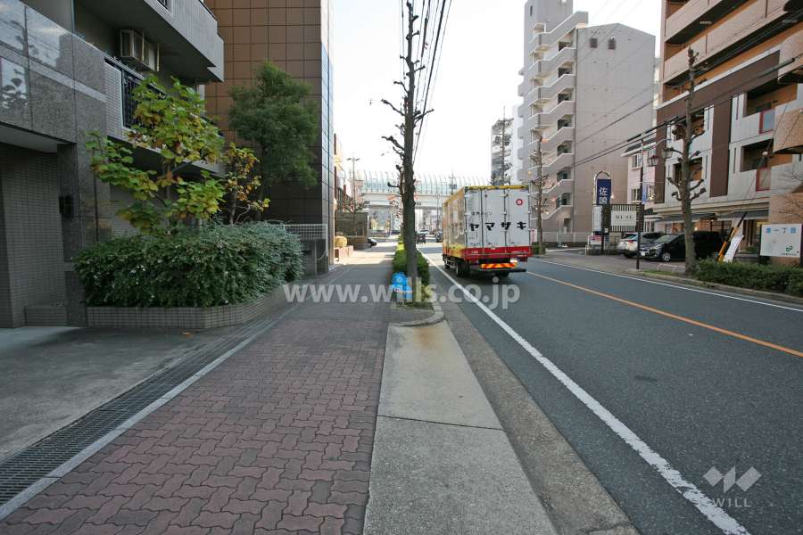 敷地南側の前面道路