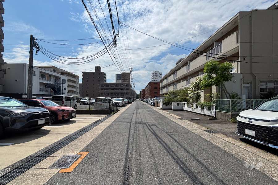 敷地北側の前面道路