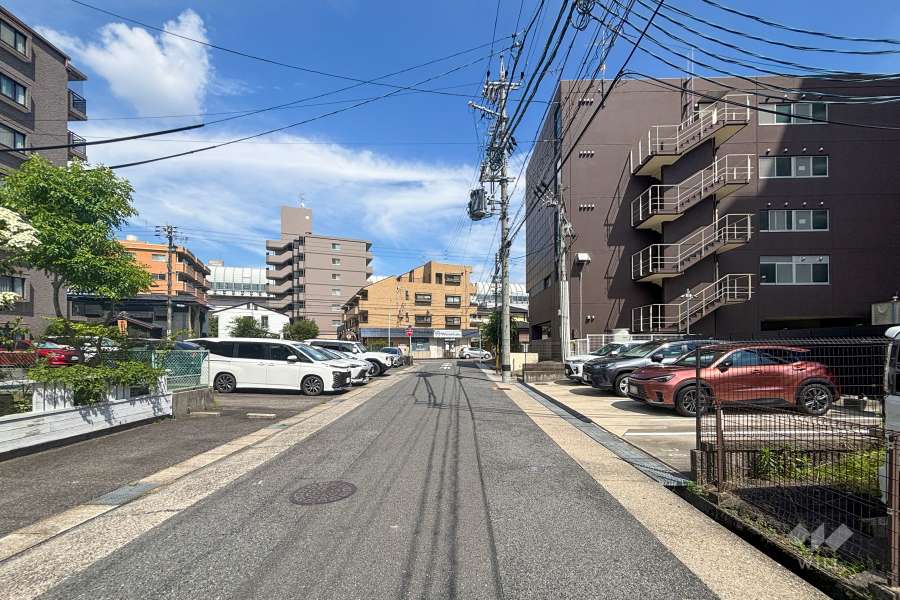 敷地北側の前面道路