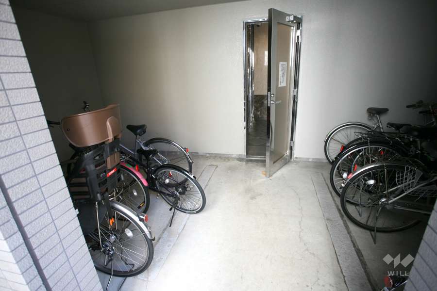 屋内に設けられた駐輪場