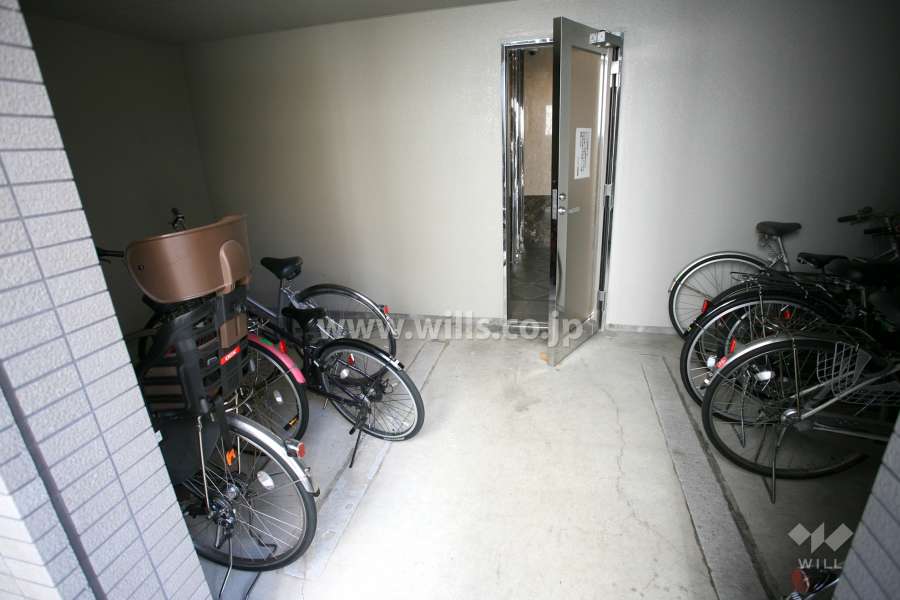 屋内に設けられた駐輪場