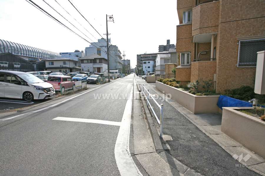 敷地東側の前面道路