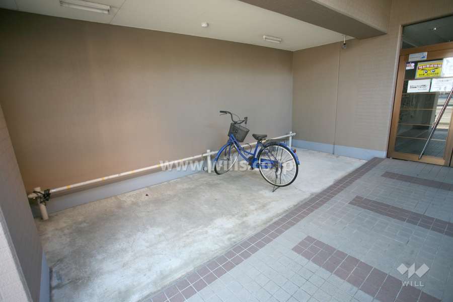 屋内に設けられた駐輪場