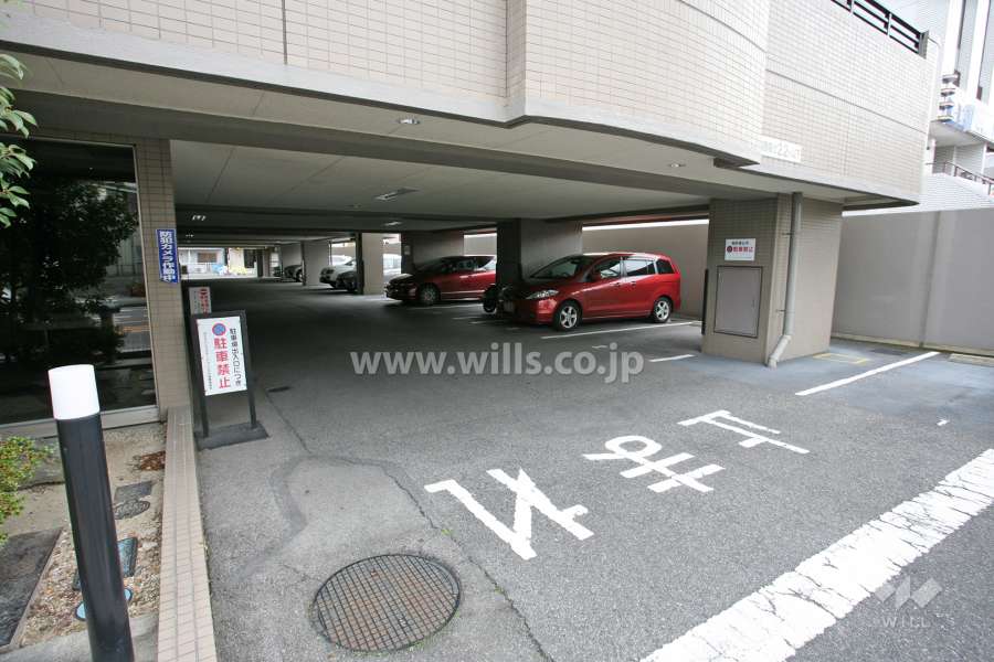 駐車場出入り口
