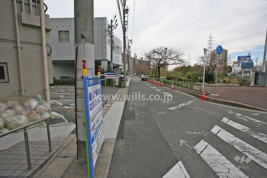 敷地北西側の前面道路