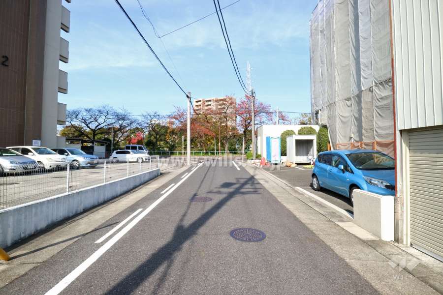 敷地南側の前面道路