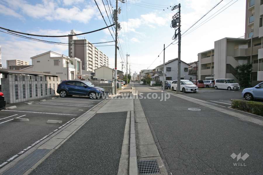 敷地北側の前面道路