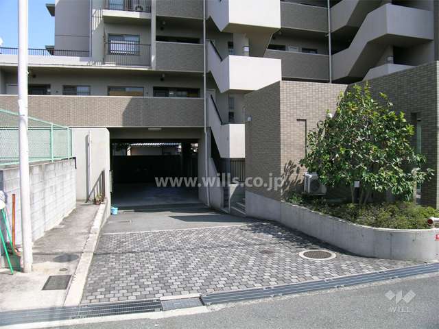 駐車場出入り口