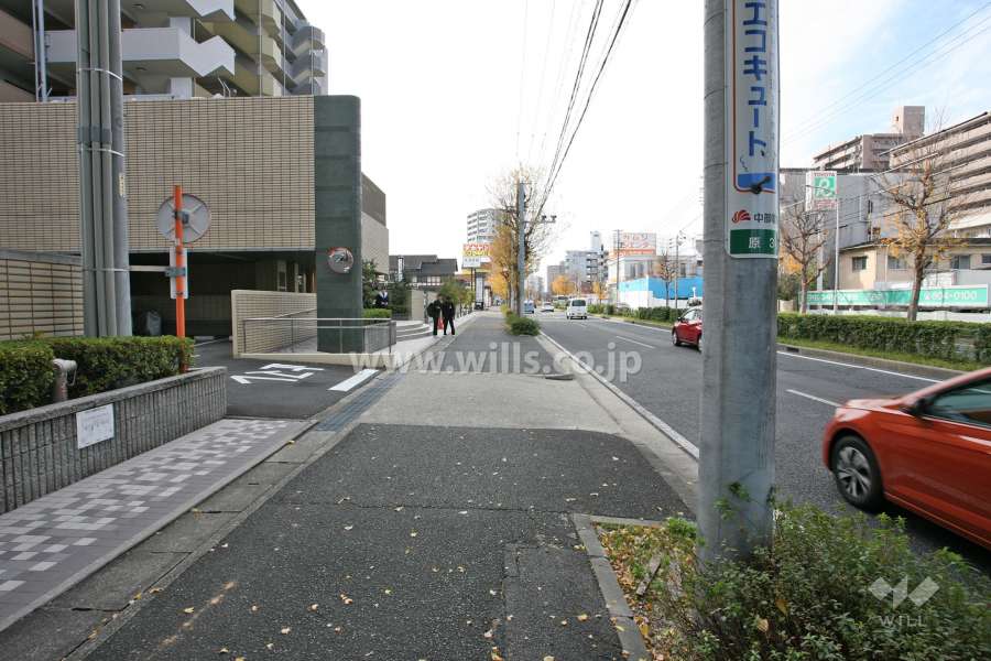 敷地北側の前面道路