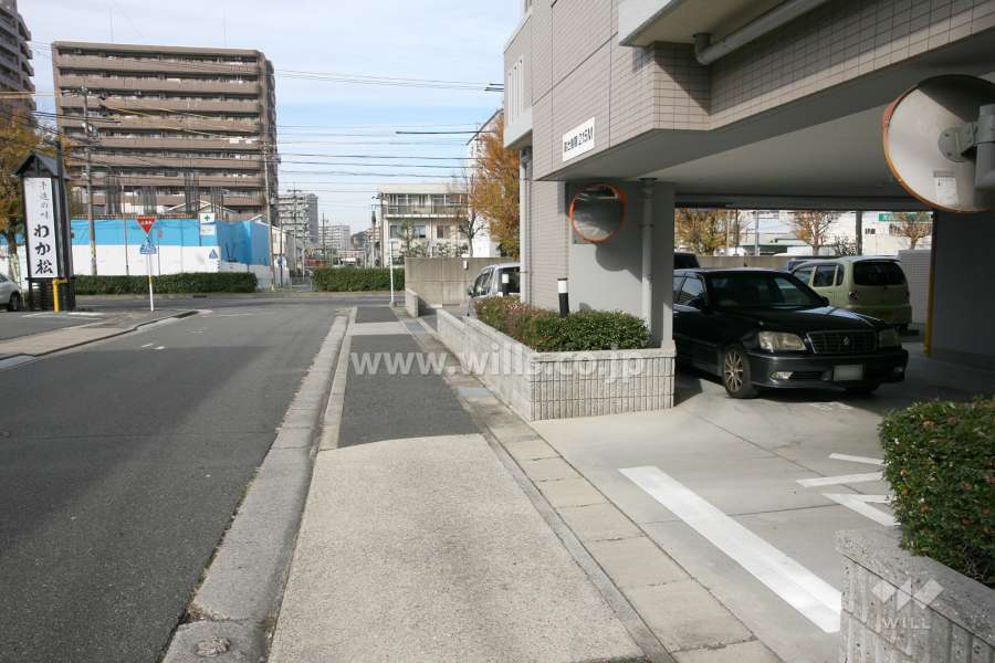 駐車場出入り口