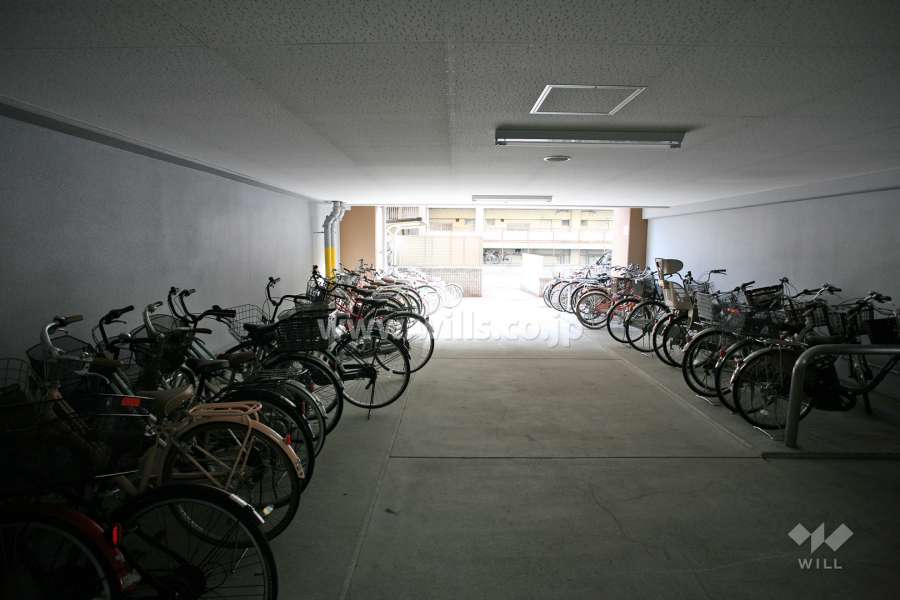 屋内に設けられた駐輪場