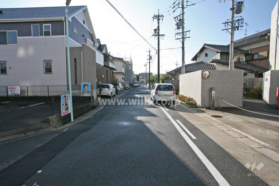 敷地南側の前面道路
